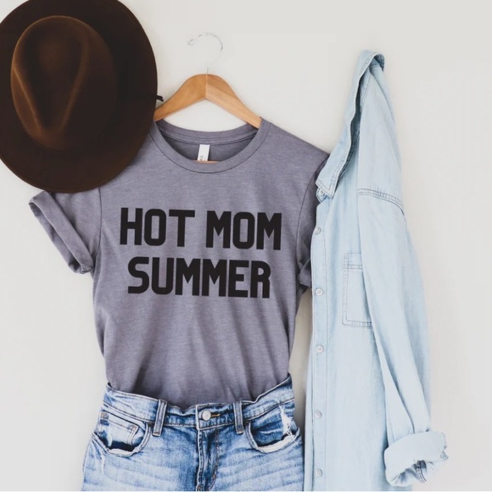 HOT MOM SUMMER